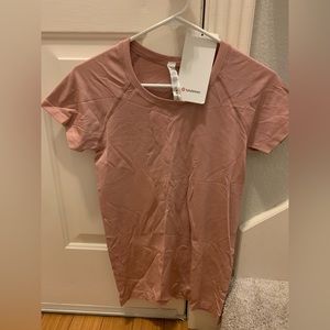 lululemon Swiftly Tech Shortsleeved- 2.0-NEW- size 6